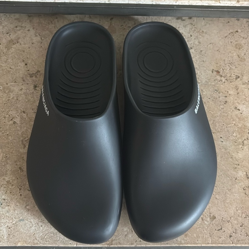 Woman black clogs